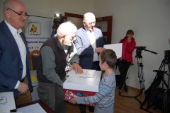 55759885_569351806889329_4985273947554578432_n